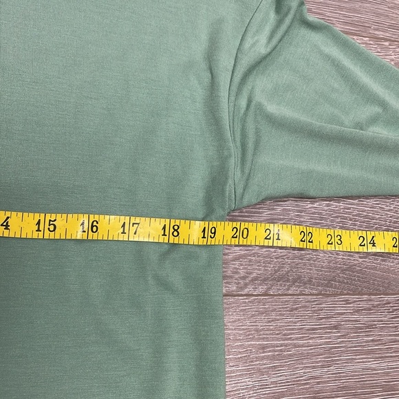 NWT Apana Yoga Long Sleeve Top Back Cutout and Twist Detail Feldspar Green M - Picture 7 of 16
